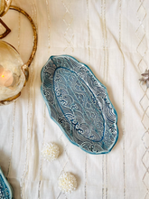 Load image into Gallery viewer, Handmade Ceramic Platter with Fancy Rim (Small)
