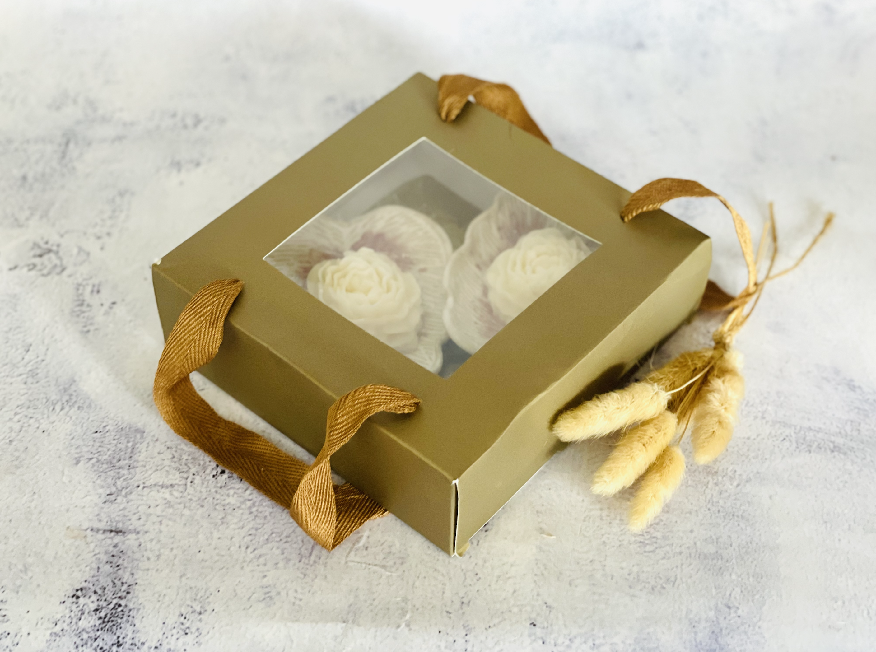Handmade Ceramic Leaf Dish Candle Set- White & Pink - Image 2