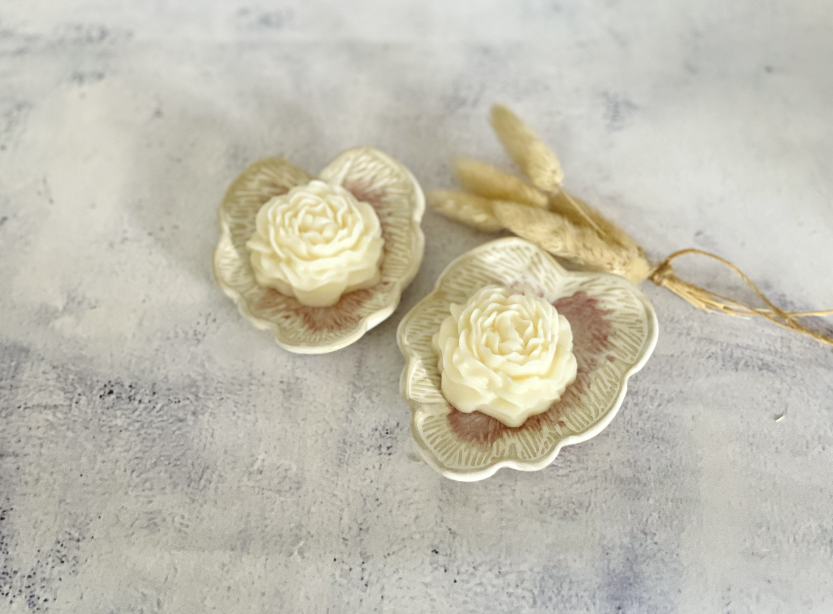 Handmade Ceramic Leaf Dish Candle Set- White & Pink - Image 4
